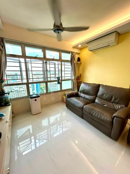 293D Bukit Batok Street 21, 293D Bukit Batok Street 21, 3 Bedrooms, 1,001 sqft, HDB Flat For Sale, by Tricia Arifin, 500098758 - Living Room - PropertyGuru.com.sg