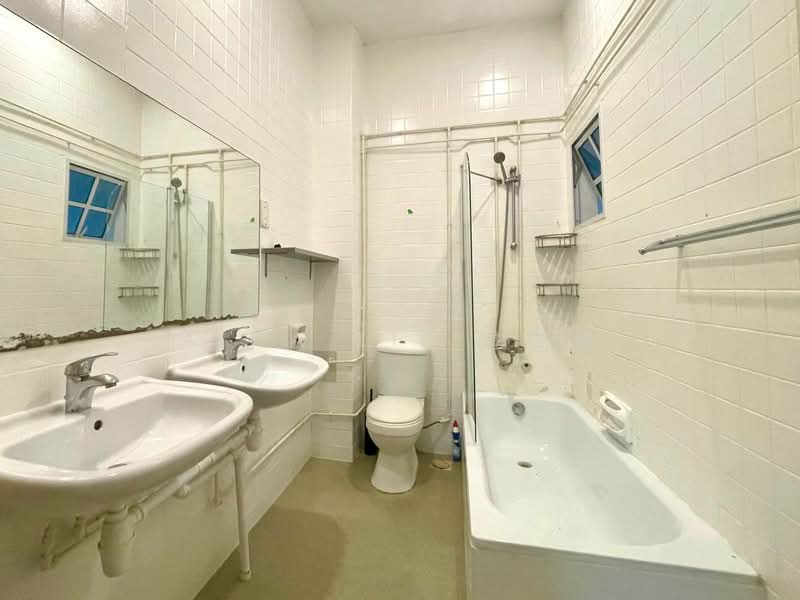Freehold Detached House at Quiet Luxury Enclave with Rebuild Opportunity Detached House For Sale at S$ 15,000,000 | PropertyGuru Singapore - Bathroom