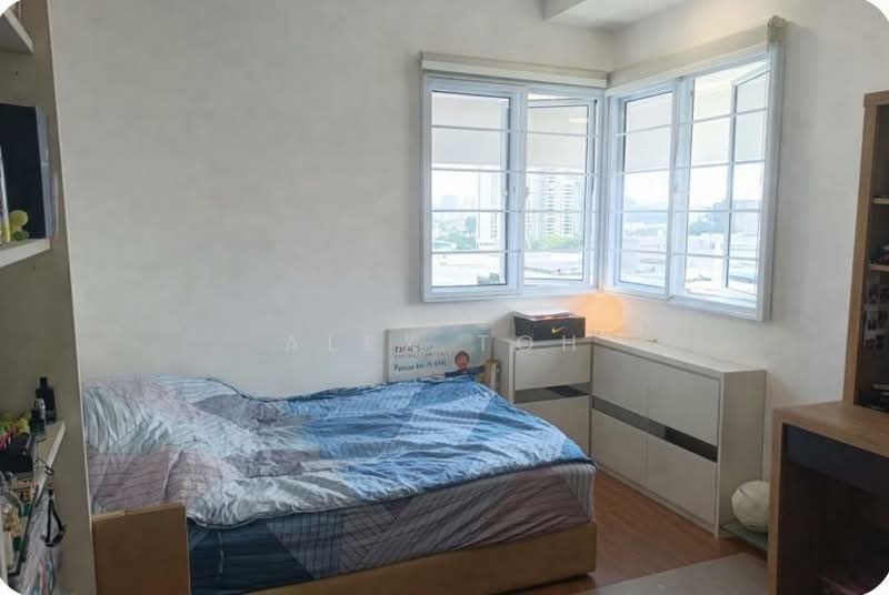 143 Lorong 2 Toa Payoh HDB Flat For Sale at S$ 1,280,000 | PropertyGuru Singapore - Bedroom