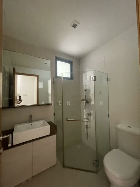 Viz at Holland, 221 Queensway, 2 Bedrooms, 1,130 sqft, Condominium For Rent, by Karen Tan, 500098779 - Guest Bathroom - PropertyGuru.com.sg