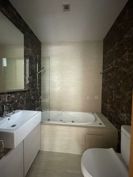 Viz at Holland, 221 Queensway, 2 Bedrooms, 1,130 sqft, Condominium For Rent, by Karen Tan, 500098779 - Master Bathroom - PropertyGuru.com.sg
