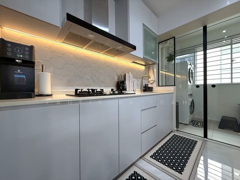 618B Tampines Street 61 HDB Flat For Sale at S$ 750,000 | PropertyGuru Singapore - Kitchen