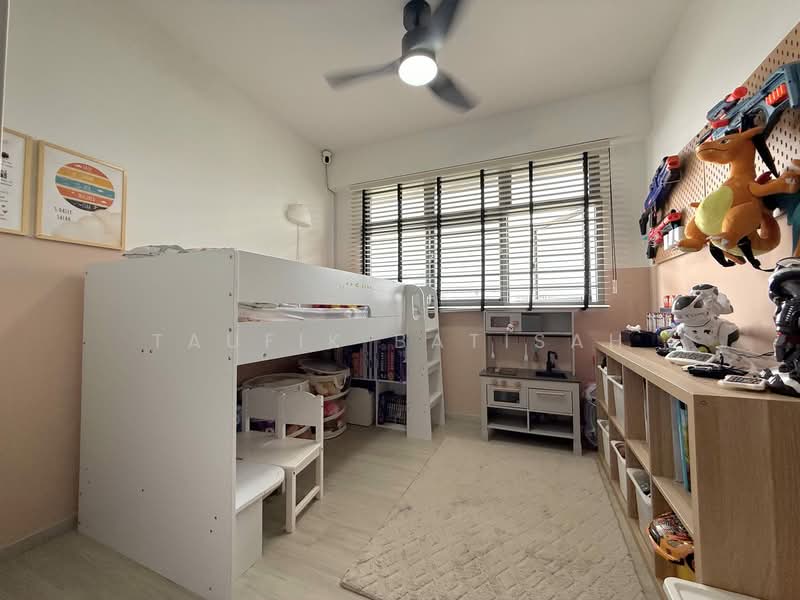 618B Tampines Street 61 HDB Flat For Sale at S$ 750,000 | PropertyGuru Singapore - Bedroom