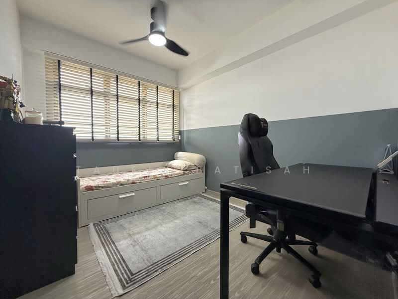 618B Tampines Street 61 HDB Flat For Sale at S$ 750,000 | PropertyGuru Singapore - Bedroom