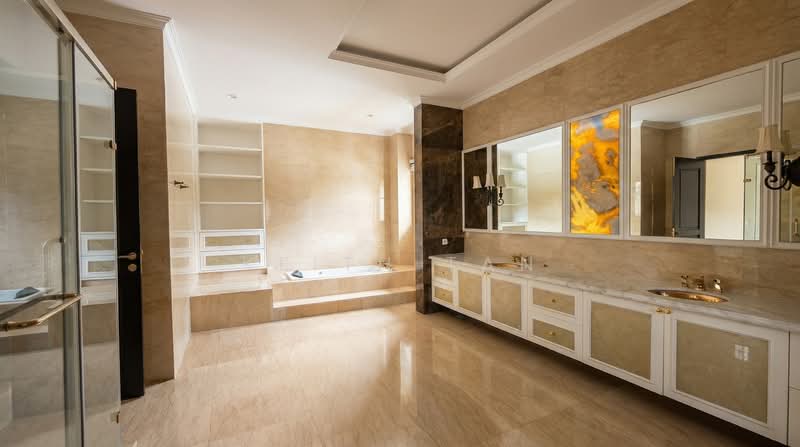 Tanglin Hill Private Estate, , 7 Bedrooms, 15,000 sqft, Good Class Bungalow For Rent, by Keith Tan, 500098796 - Bathroom - PropertyGuru.com.sg