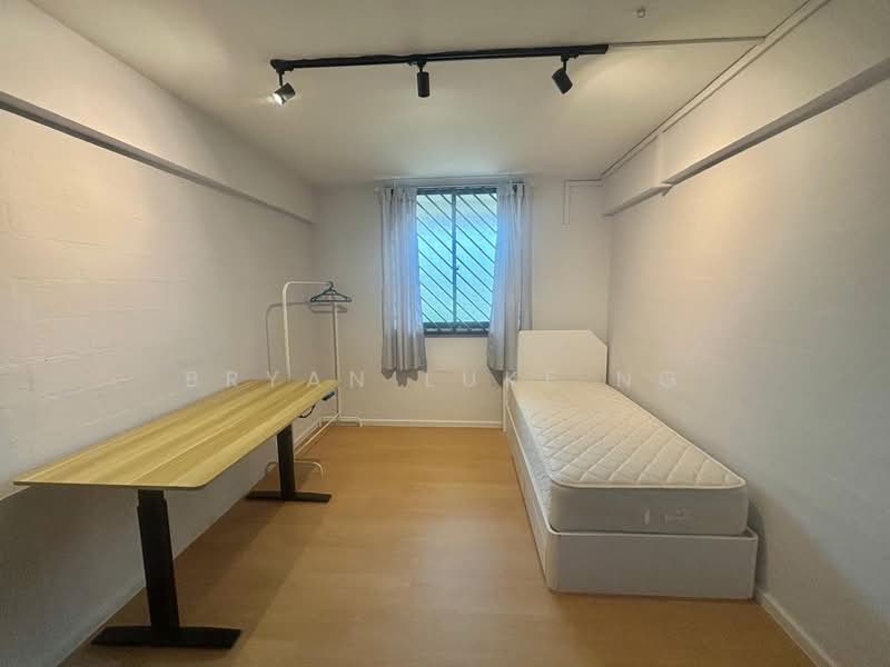 102 Commonwealth Crescent HDB Flat For Sale at S$ 370,000 | PropertyGuru Singapore - Common Bedroom