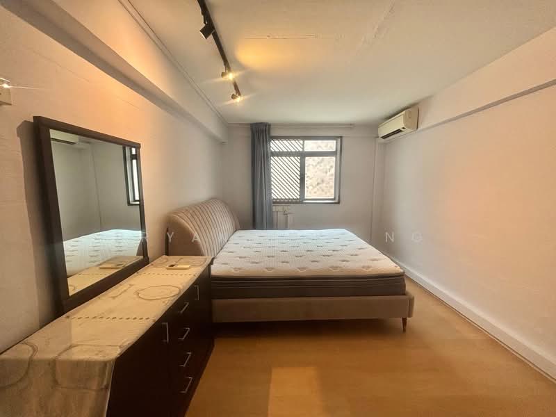 102 Commonwealth Crescent HDB Flat For Sale at S$ 370,000 | PropertyGuru Singapore - Master Bedroom