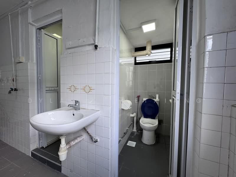 503 Bedok North Street 3 HDB Flat For Sale at S$ 350,000 | PropertyGuru Singapore - Bathroom