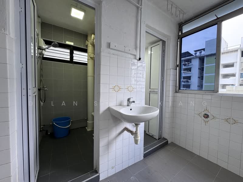 503 Bedok North Street 3 HDB Flat For Sale at S$ 350,000 | PropertyGuru Singapore - Bathroom
