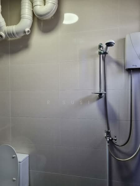 948 Jurong West Street 91 HDB Flat For Sale at S$ 558,000 | PropertyGuru Singapore - Bathroom