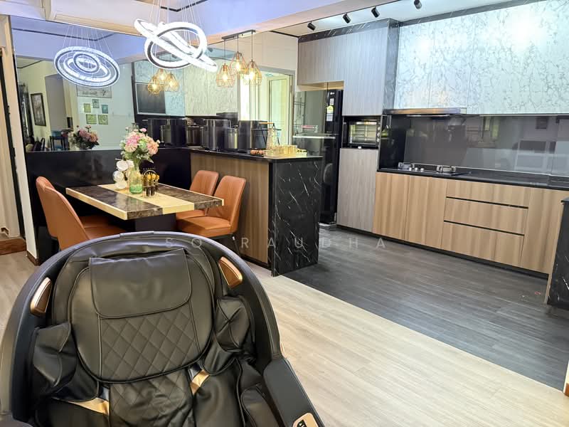 674A Yishun Avenue 4 HDB Flat For Sale at S$ 700,000 | PropertyGuru Singapore - Kitchen