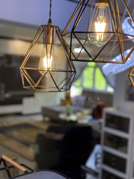 674A Yishun Avenue 4 HDB Flat For Sale at S$ 700,000 | PropertyGuru Singapore - Living Room