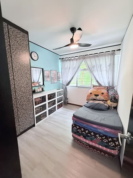 674A Yishun Avenue 4 HDB Flat For Sale at S$ 700,000 | PropertyGuru Singapore - Bedroom
