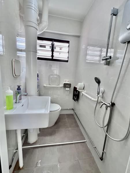 867 Yishun Street 81 HDB Flat For Sale at S$ 535,000 | PropertyGuru Singapore - Common Toilet