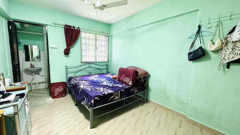 99 Aljunied Crescent HDB Flat For Sale at S$ 380,000 | PropertyGuru Singapore - Bedroom