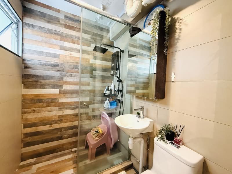 259 Bukit Panjang Ring Road HDB Flat For Sale at S$ 600,000 | PropertyGuru Singapore - Bathroom