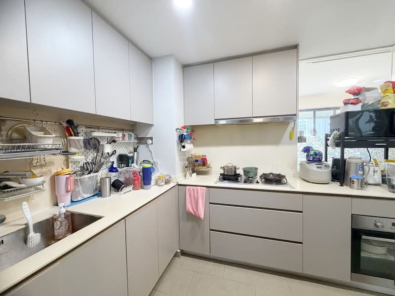 Riversails Condominium For Sale at S$ 1,750,000 | PropertyGuru Singapore - Kitchen 