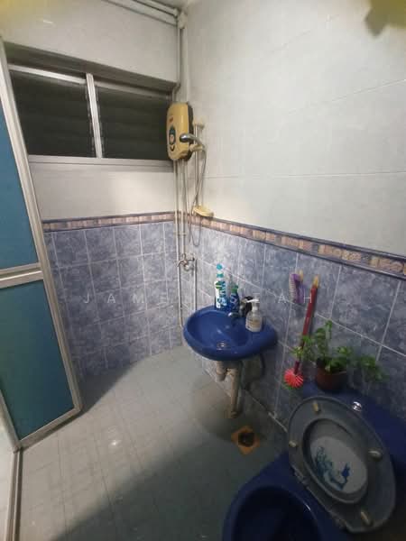 979 Jurong West Street 93, 979 Jurong West Street 93, Room Rental, 180 sqft, HDB Flat For Rent, by James Seah, 500098849 - Bathroom - PropertyGuru.com.sg