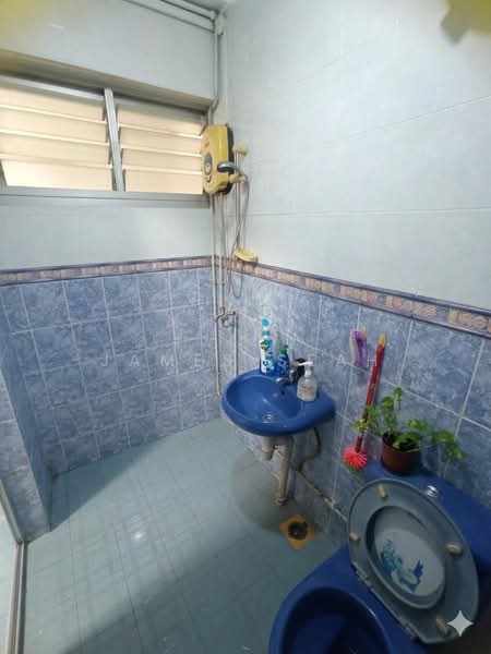 979 Jurong West Street 93, 979 Jurong West Street 93, Room Rental, 180 sqft, HDB Flat For Rent, by James Seah, 500098849 - Bathroom - PropertyGuru.com.sg
