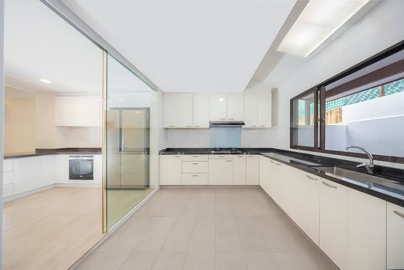 Kovan, Hillside Drive, Highland Road Terraced House For Sale at S$ 5,180,000 | PropertyGuru Singapore - Kitchen