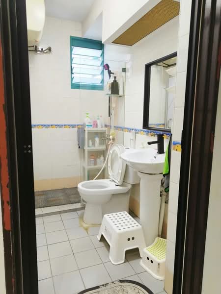 689C Woodlands Drive 75 HDB Flat For Sale at S$ 550,000 | PropertyGuru Singapore - Bathroom