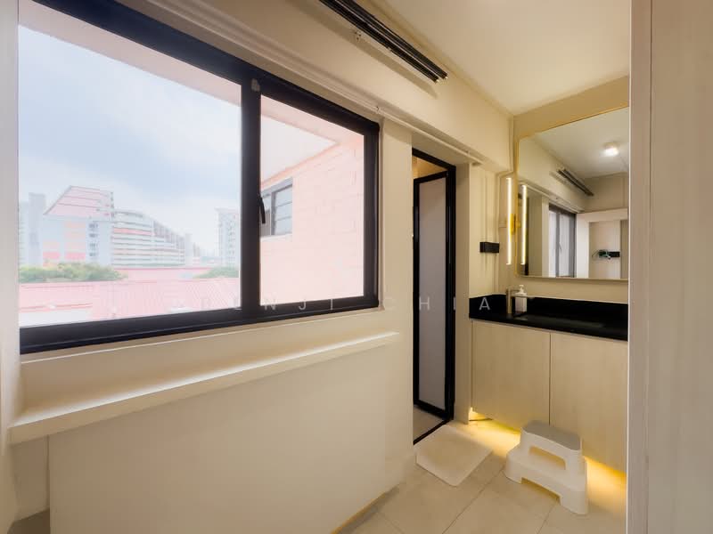108 Potong Pasir Avenue 1 HDB Flat For Sale at S$ 850,000 | PropertyGuru Singapore - Bathroom