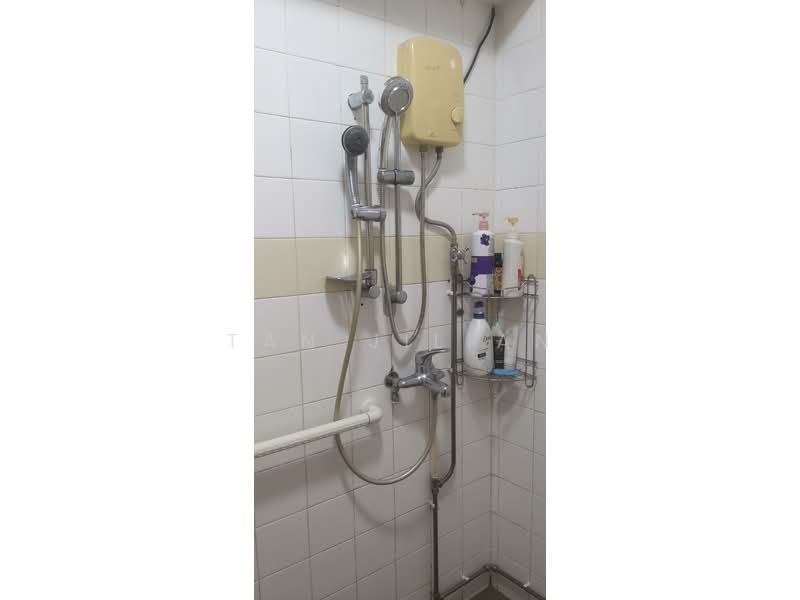 249 Compassvale Road, 249 Compassvale Road, Room Rental, 120 sqft, HDB Flat For Rent, by Tan Jilian, 500098881 - Bathroom - PropertyGuru.com.sg