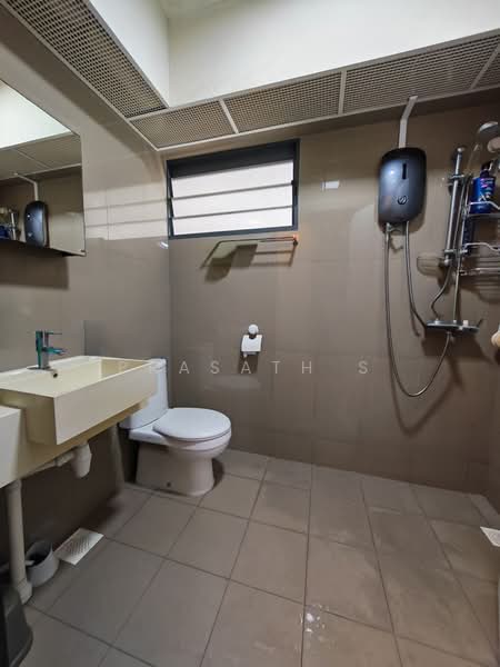 308A Punggol Walk HDB Flat For Sale at S$ 780,000 | PropertyGuru Singapore - Bathroom