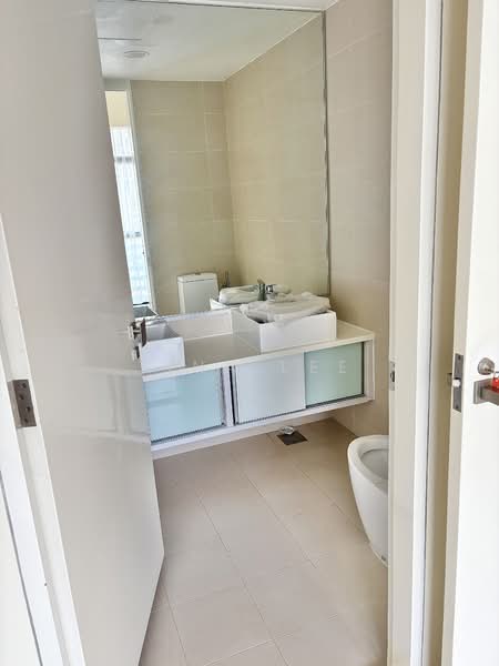 Cubik Apartment For Sale at S$ 2,000,000 | PropertyGuru Singapore - Bathroom