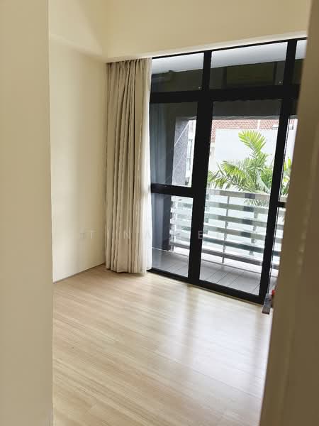 Cubik Apartment For Sale at S$ 2,000,000 | PropertyGuru Singapore - Balcony