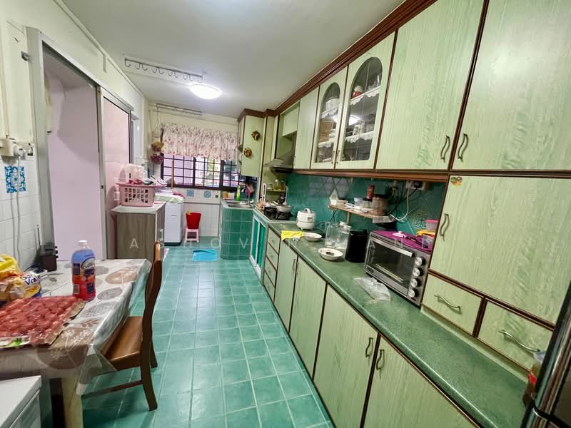167 Bishan Street 13 HDB Flat For Sale at S$ 700,000 | PropertyGuru Singapore - Kitchen