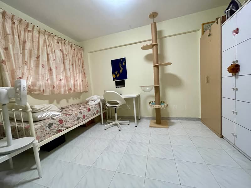 167 Bishan Street 13 HDB Flat For Sale at S$ 700,000 | PropertyGuru Singapore - Bedroom