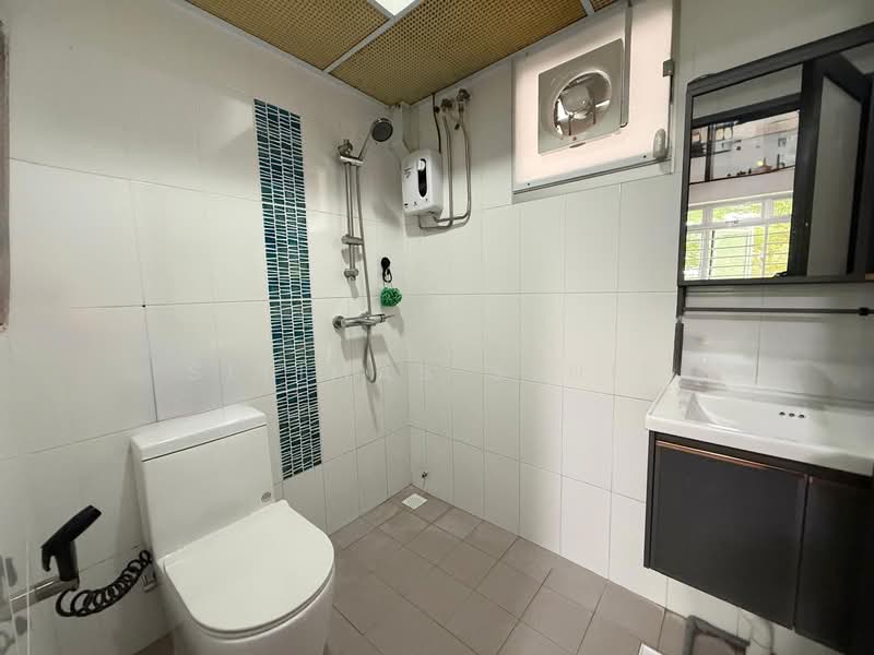 807A Chai Chee Road HDB Flat For Sale at S$ 588,888 | PropertyGuru Singapore - Bathroom