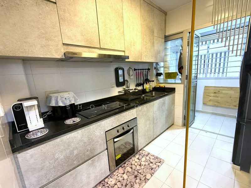 527D Pasir Ris Street 51 HDB Flat For Sale at S$ 700,000 | PropertyGuru Singapore - Kitchen