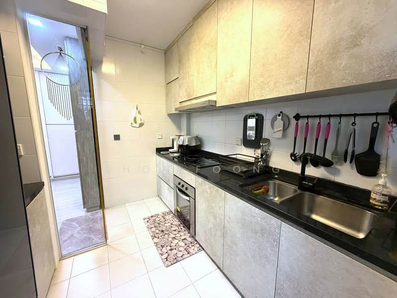 527D Pasir Ris Street 51 HDB Flat For Sale at S$ 700,000 | PropertyGuru Singapore - Kitchen