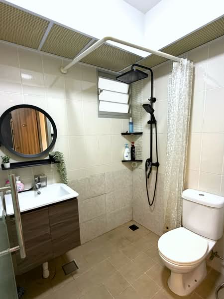 527D Pasir Ris Street 51 HDB Flat For Sale at S$ 700,000 | PropertyGuru Singapore - Bathroom