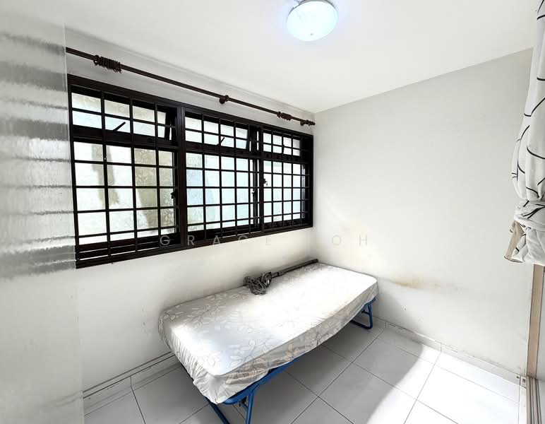 12 Lorong 7 Toa Payoh HDB Flat For Sale at S$ 365,000 | PropertyGuru Singapore - Bedroom