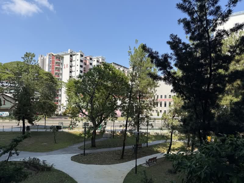 12 Lorong 7 Toa Payoh HDB Flat For Sale at S$ 365,000 | PropertyGuru Singapore - Exterior