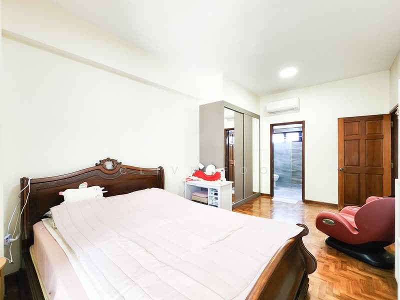 Chiltern Park Condominium For Sale at S$ 2,080,000 | PropertyGuru Singapore - Master Bedroom