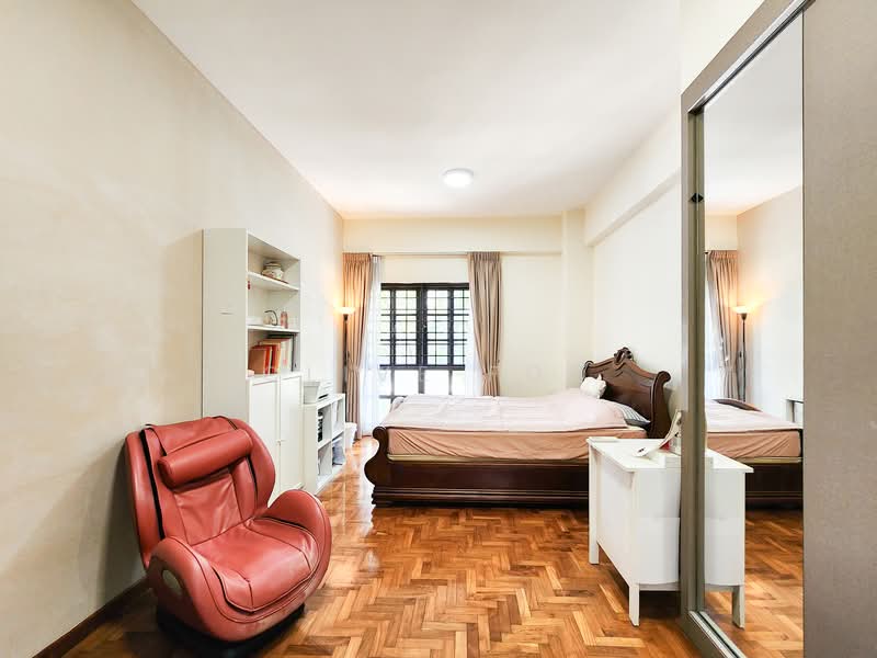 Chiltern Park Condominium For Sale at S$ 2,080,000 | PropertyGuru Singapore - Master Bedroom