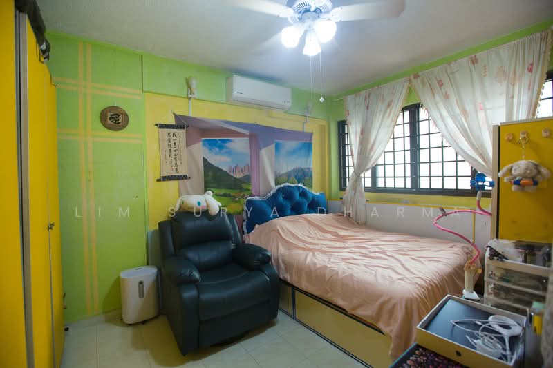 710 Hougang Avenue 2 HDB Flat For Sale at S$ 618,888 | PropertyGuru Singapore - Bedroom