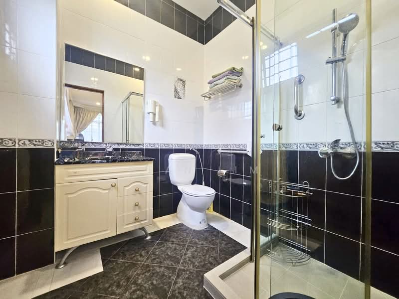 ⭐️⭐️LANDED7772@ 2 Storey With Attic Detached Near MRT. 8.6.8.7.7.7.7.2 Detached House For Sale at S$ 8,200,000 | PropertyGuru Singapore - Bathroom
