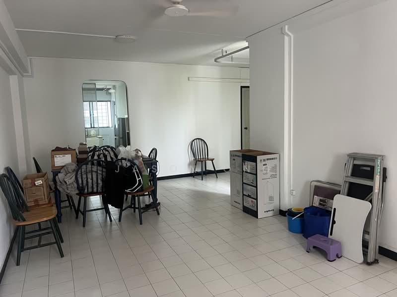132 Yishun Street 11 HDB Flat For Sale at S$ 540,000 | PropertyGuru Singapore - Living Room