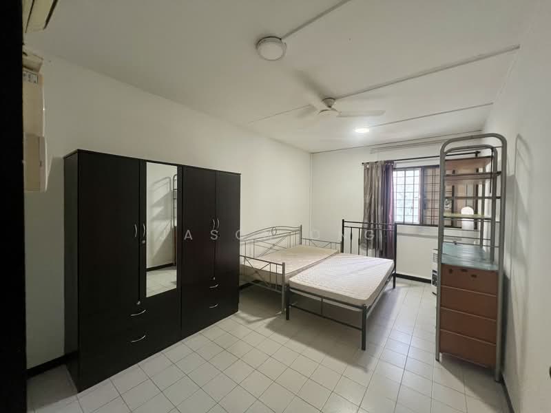 132 Yishun Street 11 HDB Flat For Sale at S$ 540,000 | PropertyGuru Singapore - Bedroom