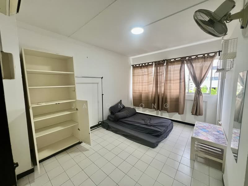 132 Yishun Street 11 HDB Flat For Sale at S$ 540,000 | PropertyGuru Singapore - Bedroom