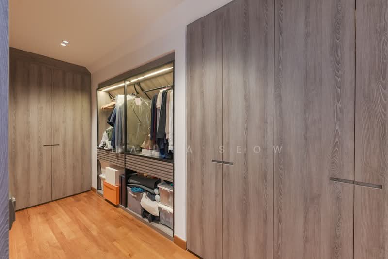 Dunsfold Residences, Dunsfold Drive, 5 Bedrooms, 6,243 sqft, Bungalow House For Sale, by Shauna Seow, 500098948 - Walk-In-Wardrobe - PropertyGuru.com.sg