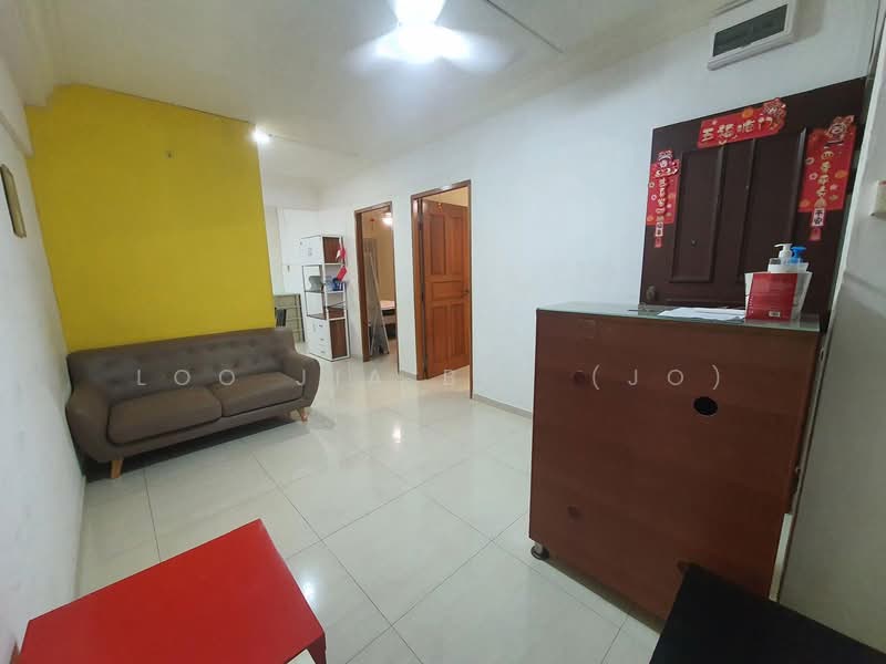 742 Yishun Avenue 5 HDB Flat For Sale at S$ 495,000 | PropertyGuru Singapore - Living Room