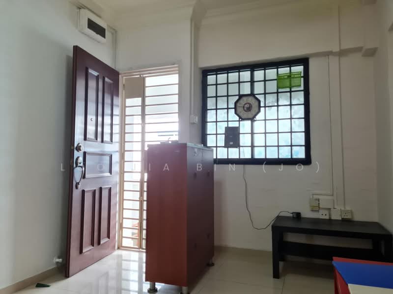 742 Yishun Avenue 5 HDB Flat For Sale at S$ 495,000 | PropertyGuru Singapore - Entrance