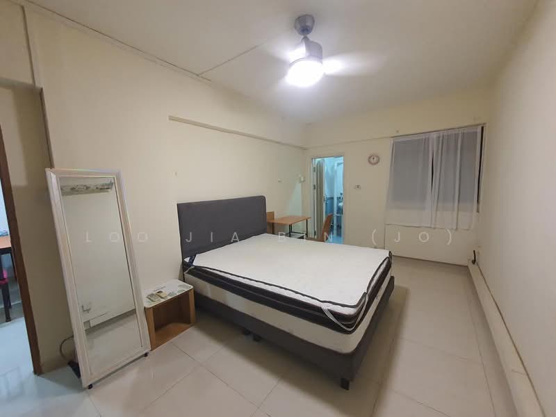 742 Yishun Avenue 5 HDB Flat For Sale at S$ 495,000 | PropertyGuru Singapore - Bedroom