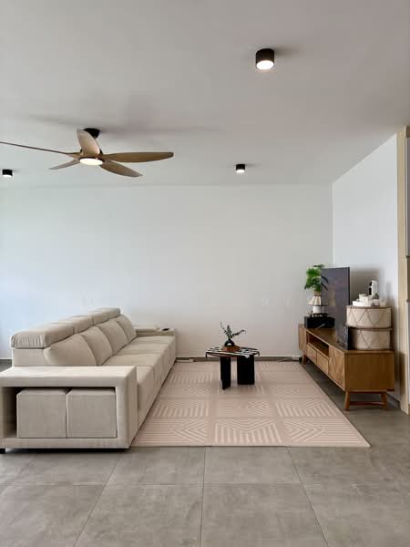 422A Northshore Drive HDB Flat For Sale at S$ 1,100,000 | PropertyGuru Singapore - Living Room